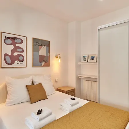 2 Bedrooms Center Of * Parigi