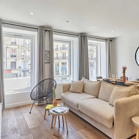 2 Bedrooms Center Of Apartment Paris