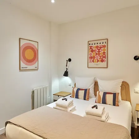 2 Bedrooms Center Of Parigi