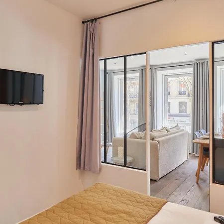 2 Bedrooms Center Of * Paris