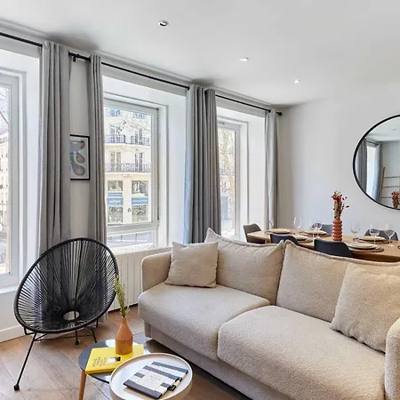 2 Bedrooms Center Of Parigi
