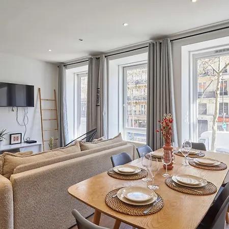 Apartment 2 Bedrooms Center Of