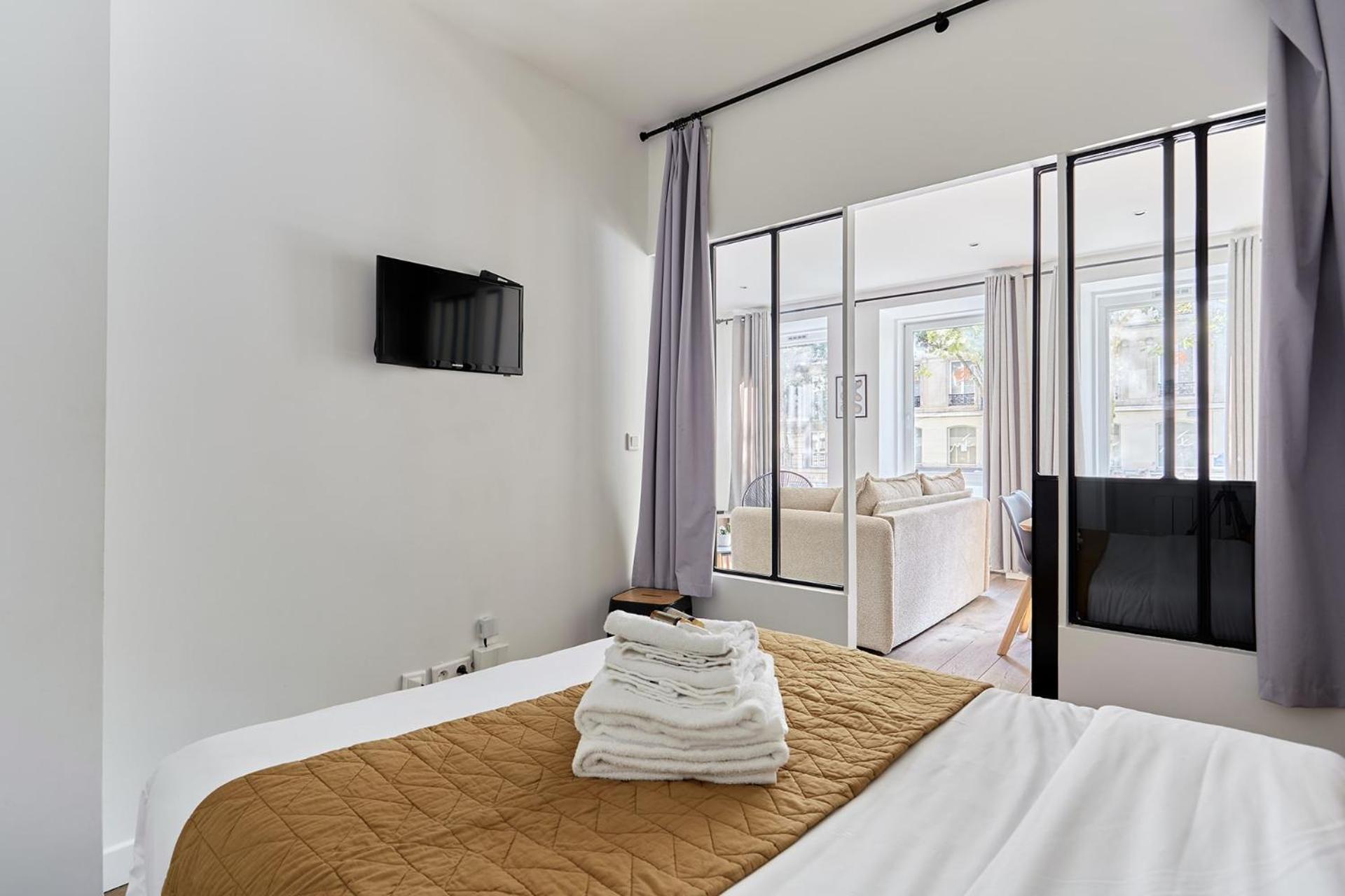 2 Bedrooms Center Of Parigi
