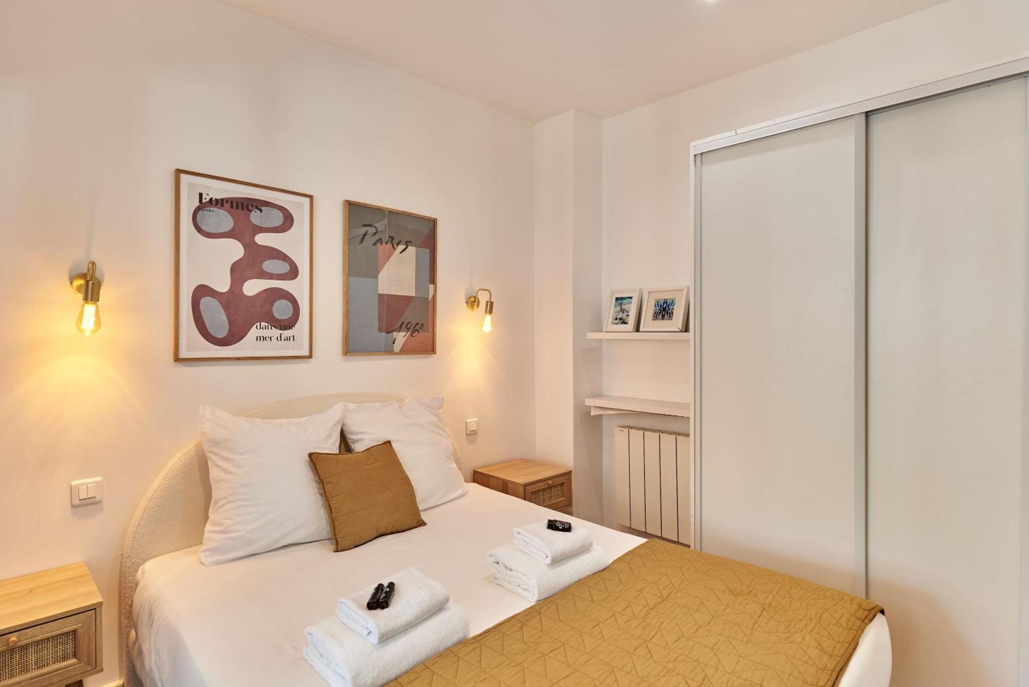 2 Bedrooms Center Of * Parigi